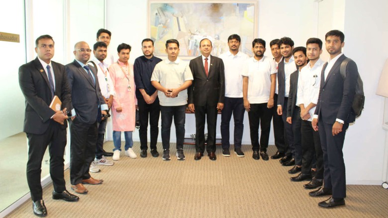 জাপানে বাংলাদেশের রাষ্ট্রদূতের সঙ্গে এনসিপি নেতাদের মতবিনিময় জাপানে বাংলাদেশের রাষ্ট্রদূতের সঙ্গে এনসিপি নেতাদের মতবিনিময়
